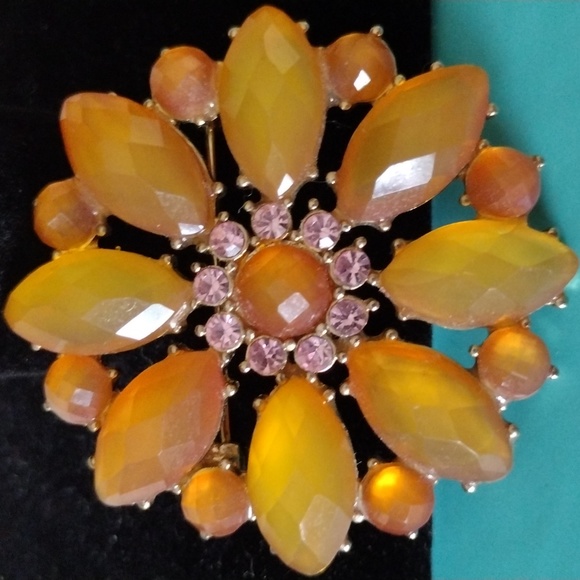 Liz Claiborne - Picture 3 of 5